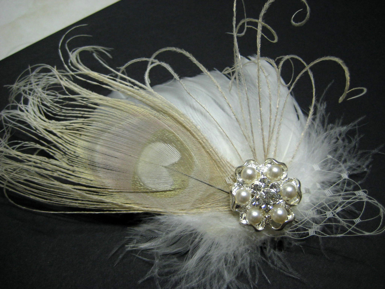 Wedding Bridal White Champagne Peacock Feather Rhinestone Jewel Ivory Veiling Head Piece Hair Clip Fascinator Accessory
