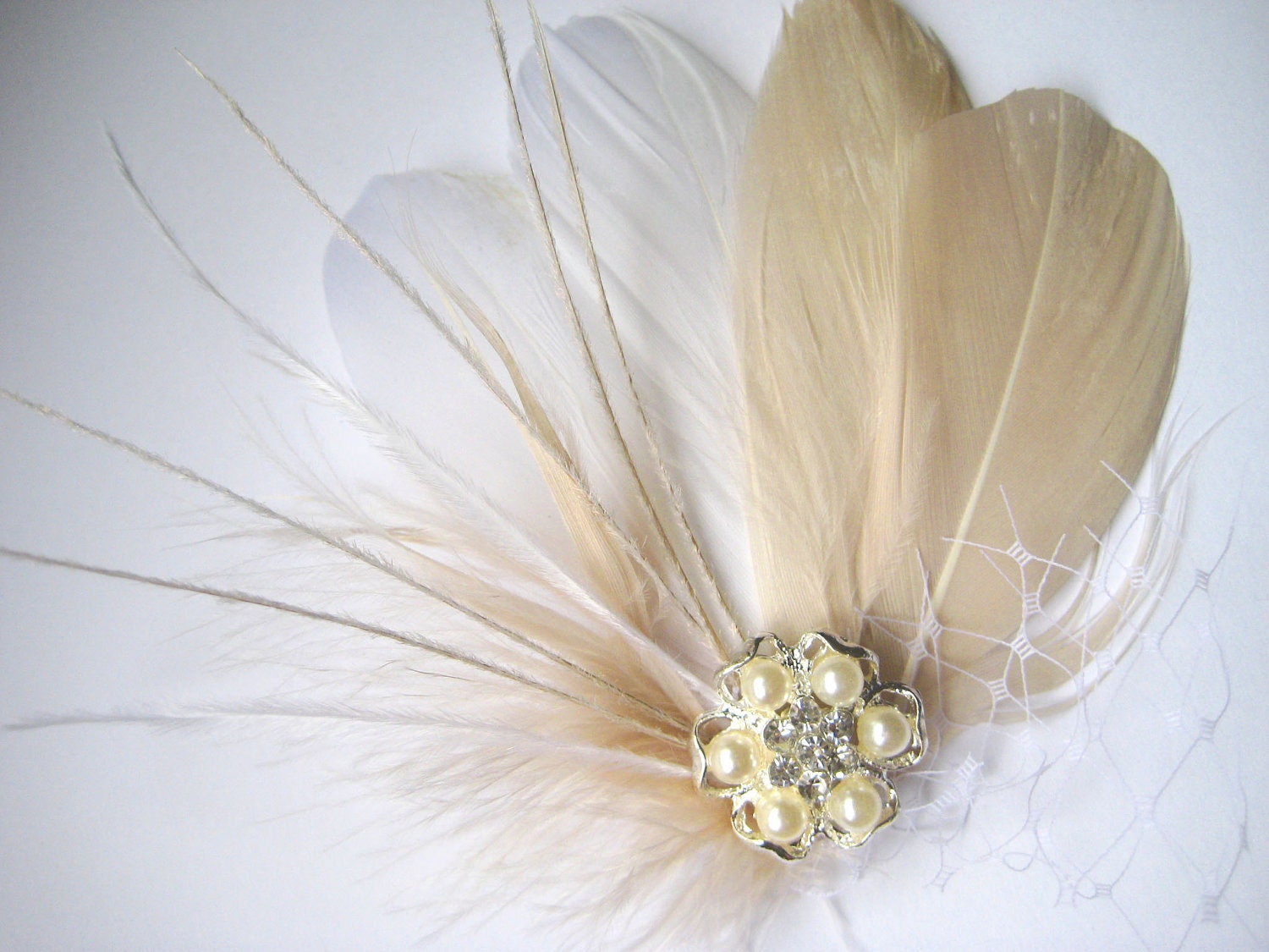 Wedding Bridal White Champagne Feather Rhinestone Jewel Veiling Head Piece Hair Clip Fascinator Accessory