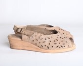 Vintage Size 6.5 US  Euro 37 Women's Beige Leather Wedge Sandal