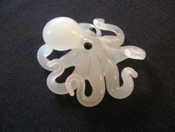 GLoW IN THE DaRK Octopus Pendant Aqua Blue