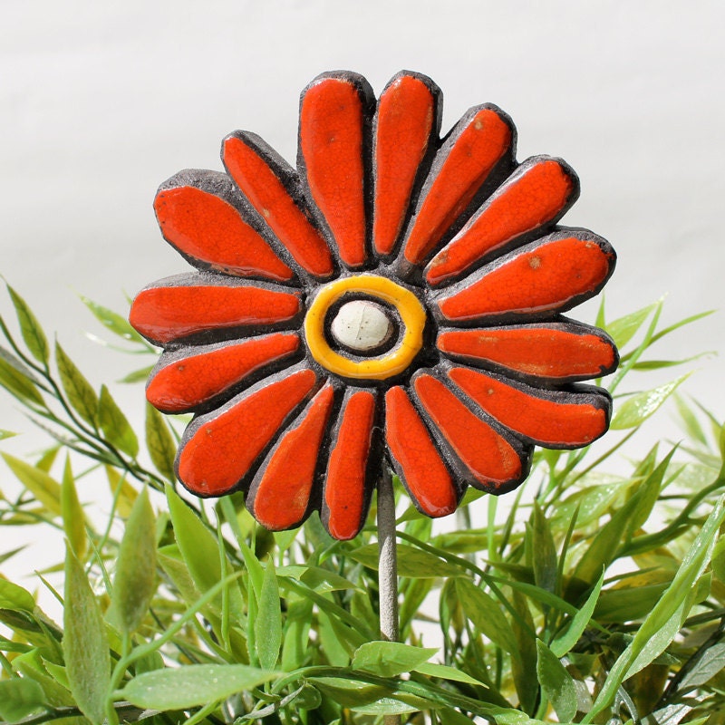 Flower sculpture -  home decor - garden sculpture - ceramic and metal - garden art - plant stake - daisy red small