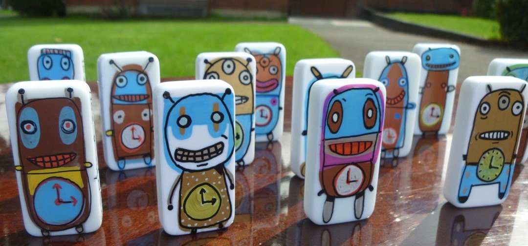 Time Bot: tiny domino robots that stops time