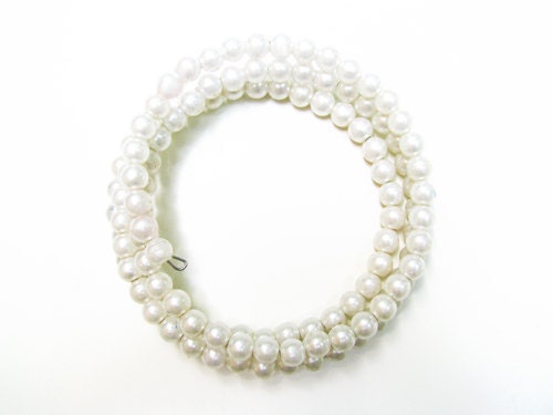 Vintage Pearl Bracelet Coil, Grace Kelly Style Bridal Wedding - Bracelet en Perles. Vintage Jewelry by My Chouchou on Etsy.