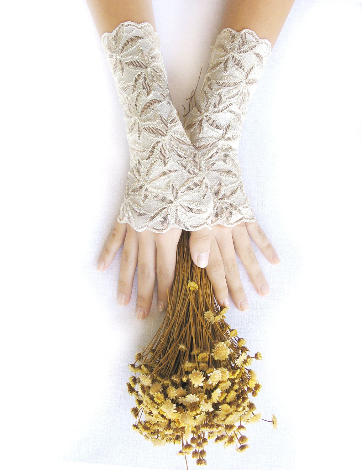 Delicate cream lace gloves cuffs mittens lace gloves