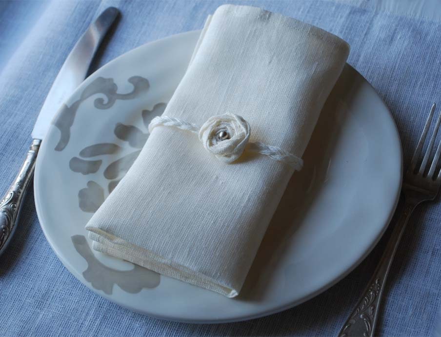 Linen Napkins and Linen napkin Rings. Off White . 6 napkins and 6 napkin rings for a total of 12 items