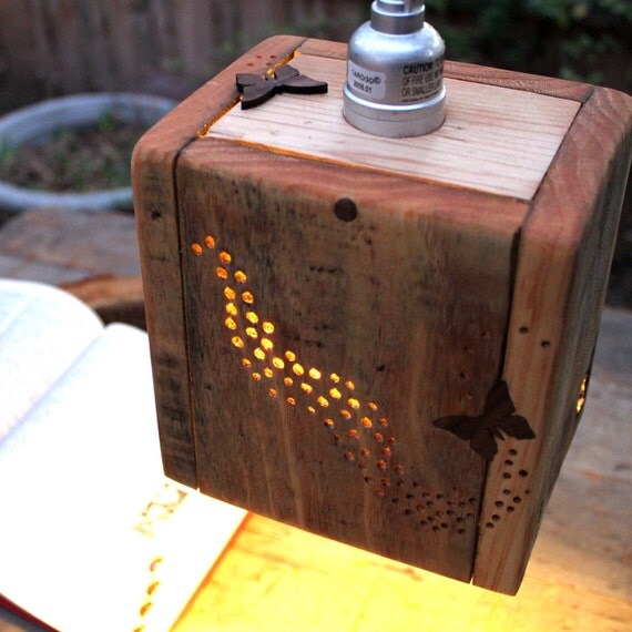 Pallet de madera rústica de la lámpara colgante