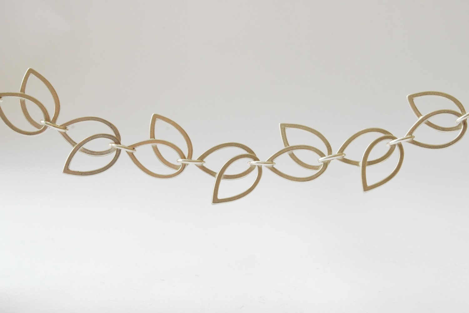 Hollow tulip bracelet