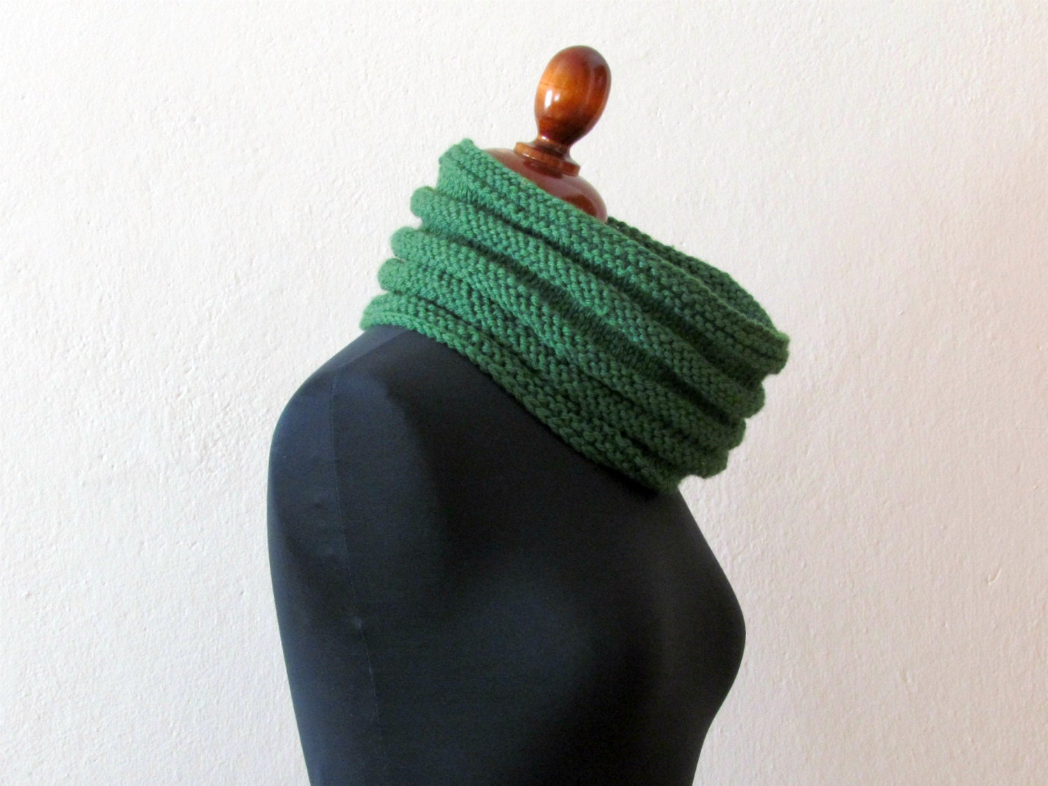 Chunky Cowl Scarf in emerald green / Ribbed fashion / Unisex Merino wool handmade / man woman - Coupon "SPECIAL" - 15% OFF