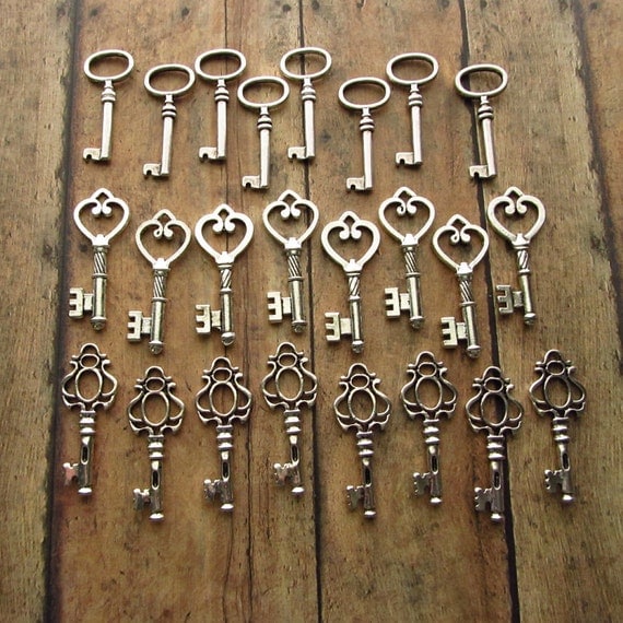 The Victoria Collection - Skeleton Key Mid-Size Assortment in SILVER - Set of 24 Keys - 3 STYLES