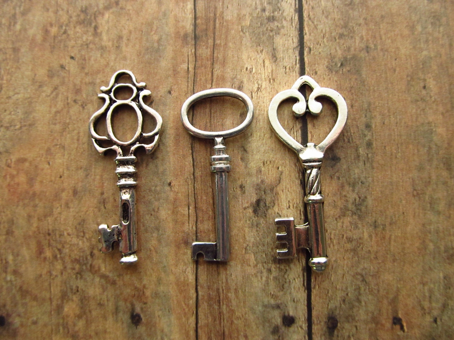 The Victoria Collection - Skeleton Key Mid-Size Assortment in SILVER - Set of 24 Keys - 3 STYLES