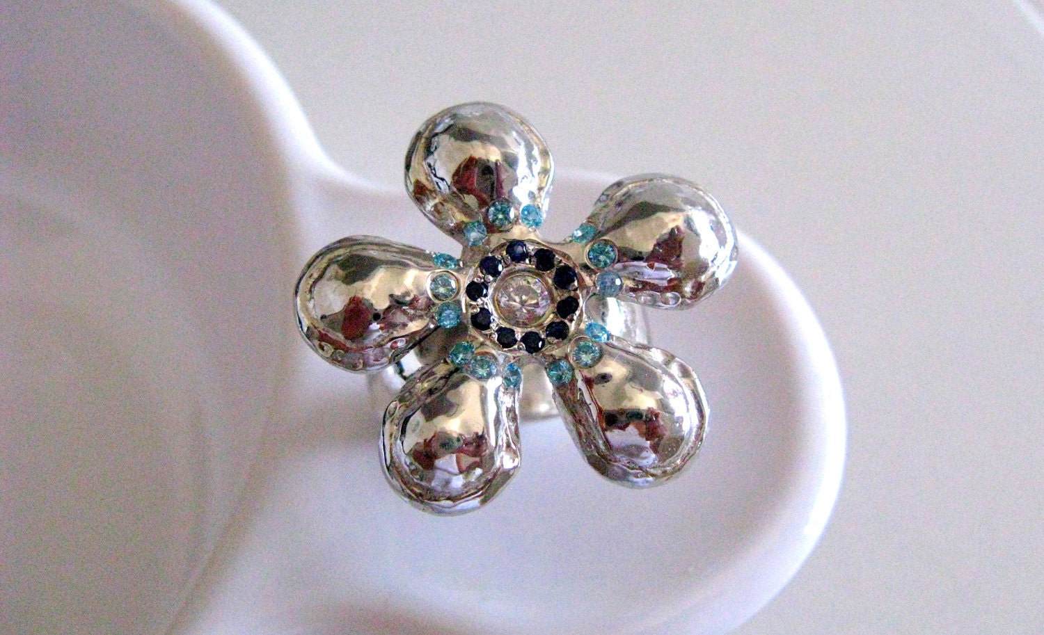 Love Me Love Me Not -  Sterling Silver Shiny Daisy Flower Ring with Cubic Zirconia