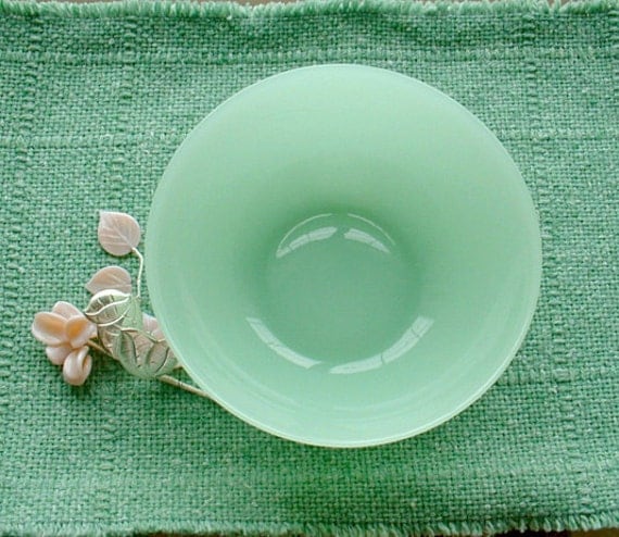 Jadeite Glass Large Serving Bowl. Jadite or Jadeite Green . Vintage. USA