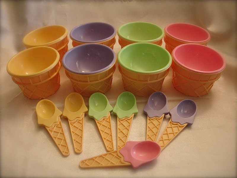 Vintage plastic ice cream cone dishes with spoons ,  ice cream condiment dishes, yogurt condiment dishes( 8 cones, 7 spoons)