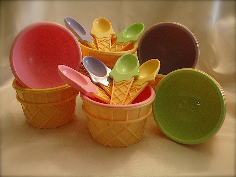 Vintage plastic ice cream cone dishes with spoons ,  ice cream condiment dishes, yogurt condiment dishes( 8 cones, 7 spoons)