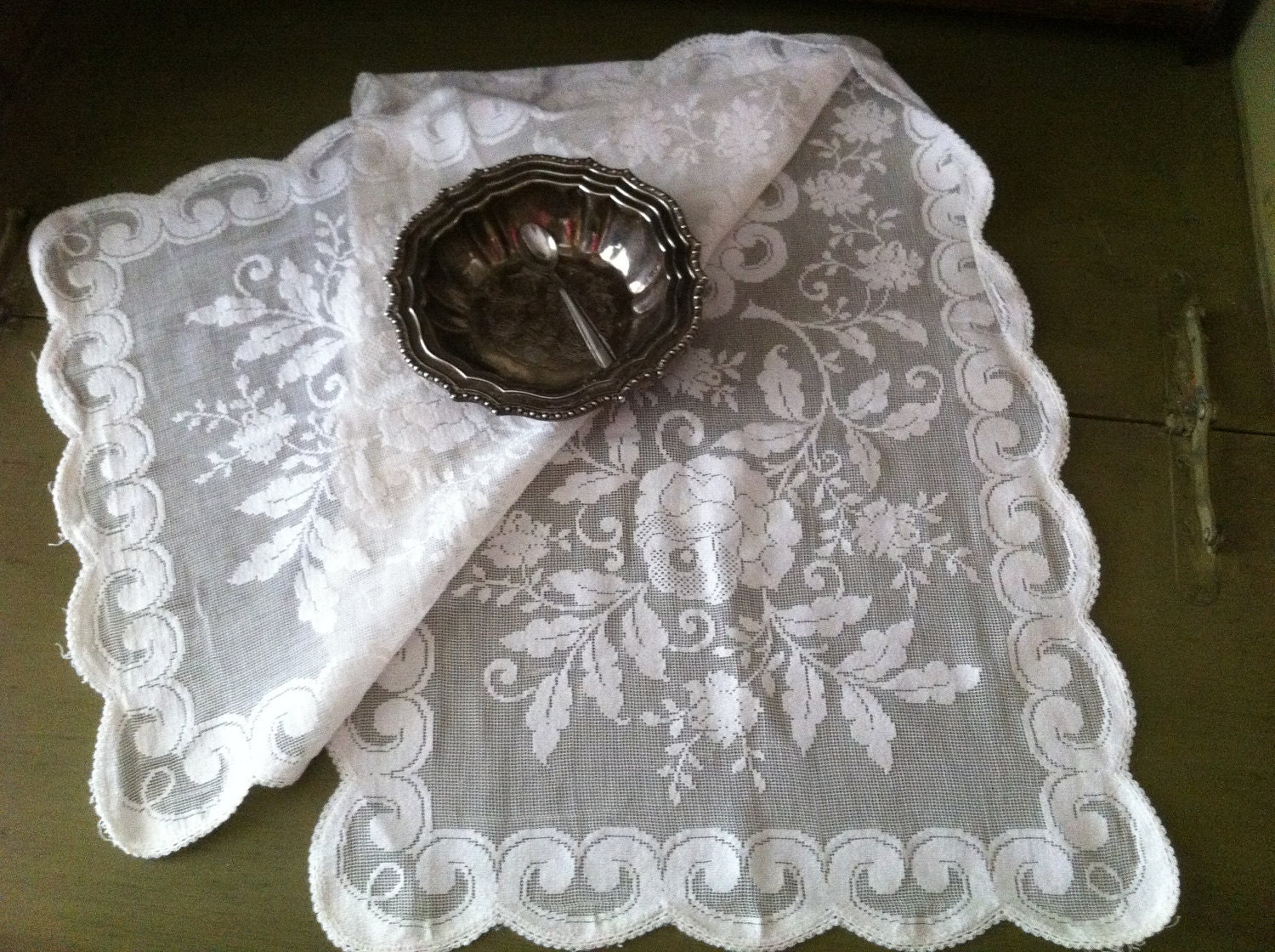 Vintage Soft Scalloped Edge Shabby Chic Rose Table Runner - Vintage Linens