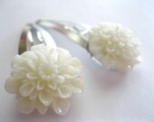 Hair Accessories -  Snow White Resin Cabochon Hair Clippies- Set of Two Button Hair Clips Snap Barrette  Color 3 - Rotifera
