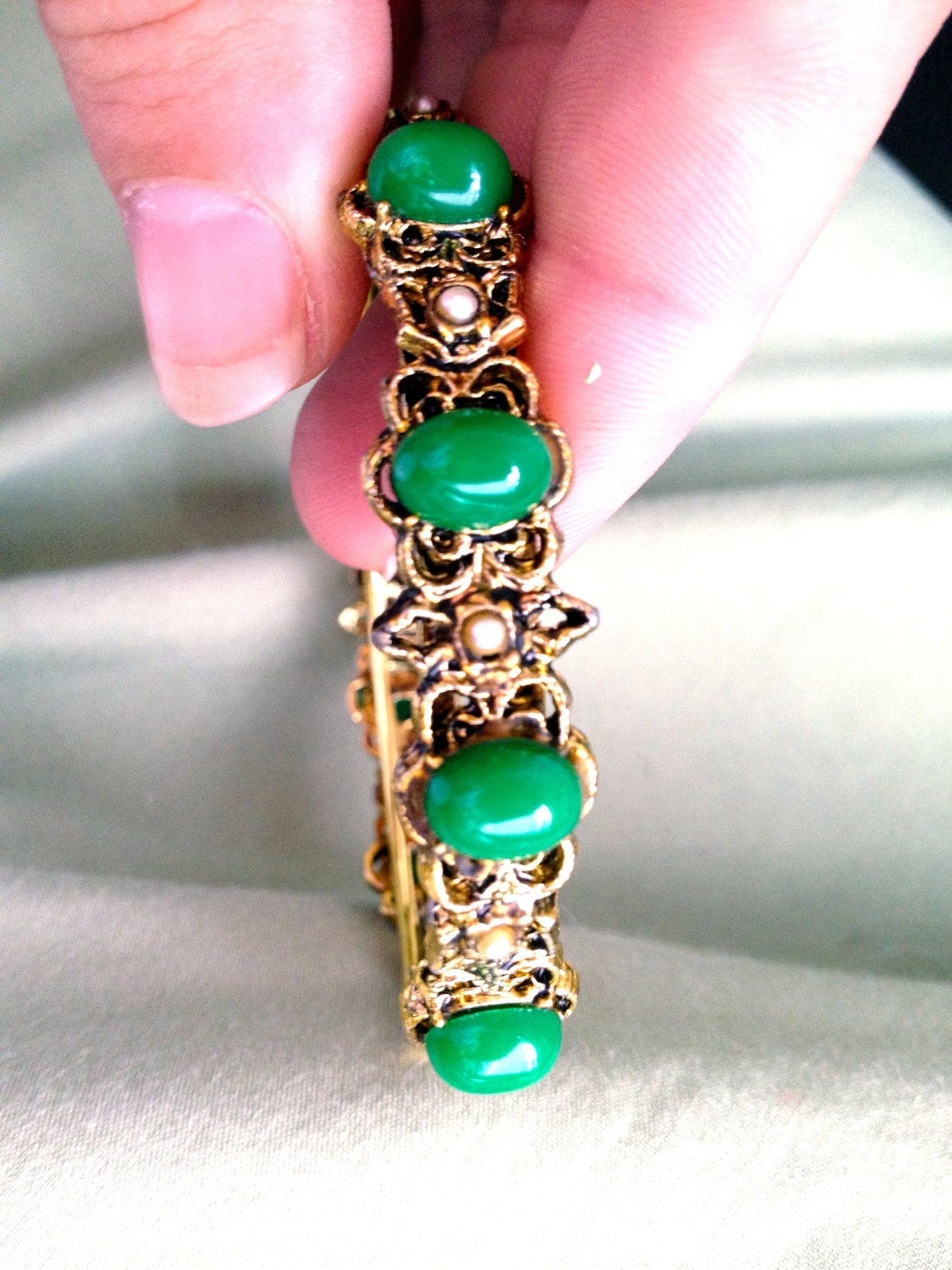 Vintage FLORENZA Art Nouveau Jade Green Art Glass Cabochon & Pearl Deco Gold Hinged Clamper Bangle Bracelet wit Box Clasp