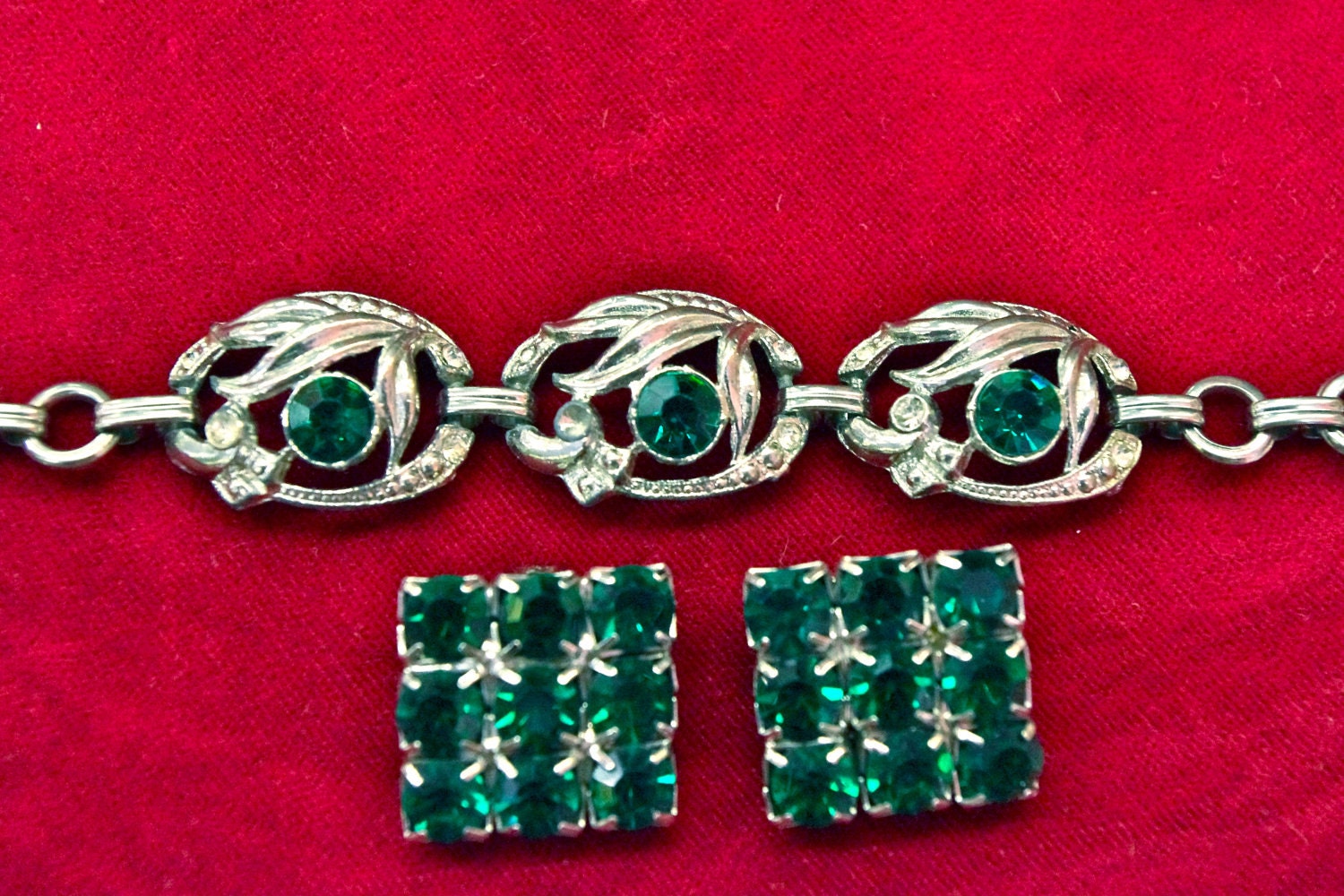 Vintage Art Deco Emerald Green Crystal Rhinestone Silver Bracelet & Earrings Demi Parure Set