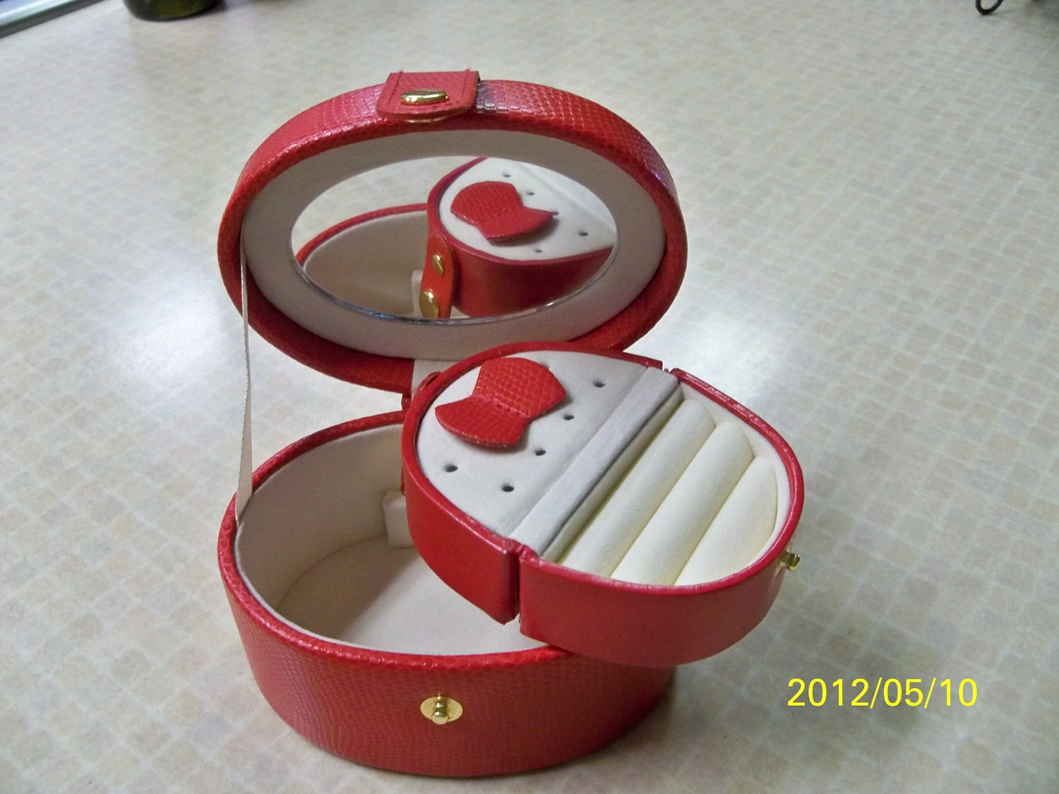 A Little Travel Case for Jewelry - Unused in Excellent Condition - Jewelry Box