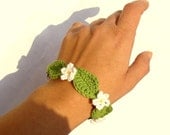 Crochet daisy  flower bracelet, fiber jewelry crochet