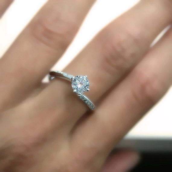0.55 carats Round Cut Diamond Engagement Ring 14k White Gold