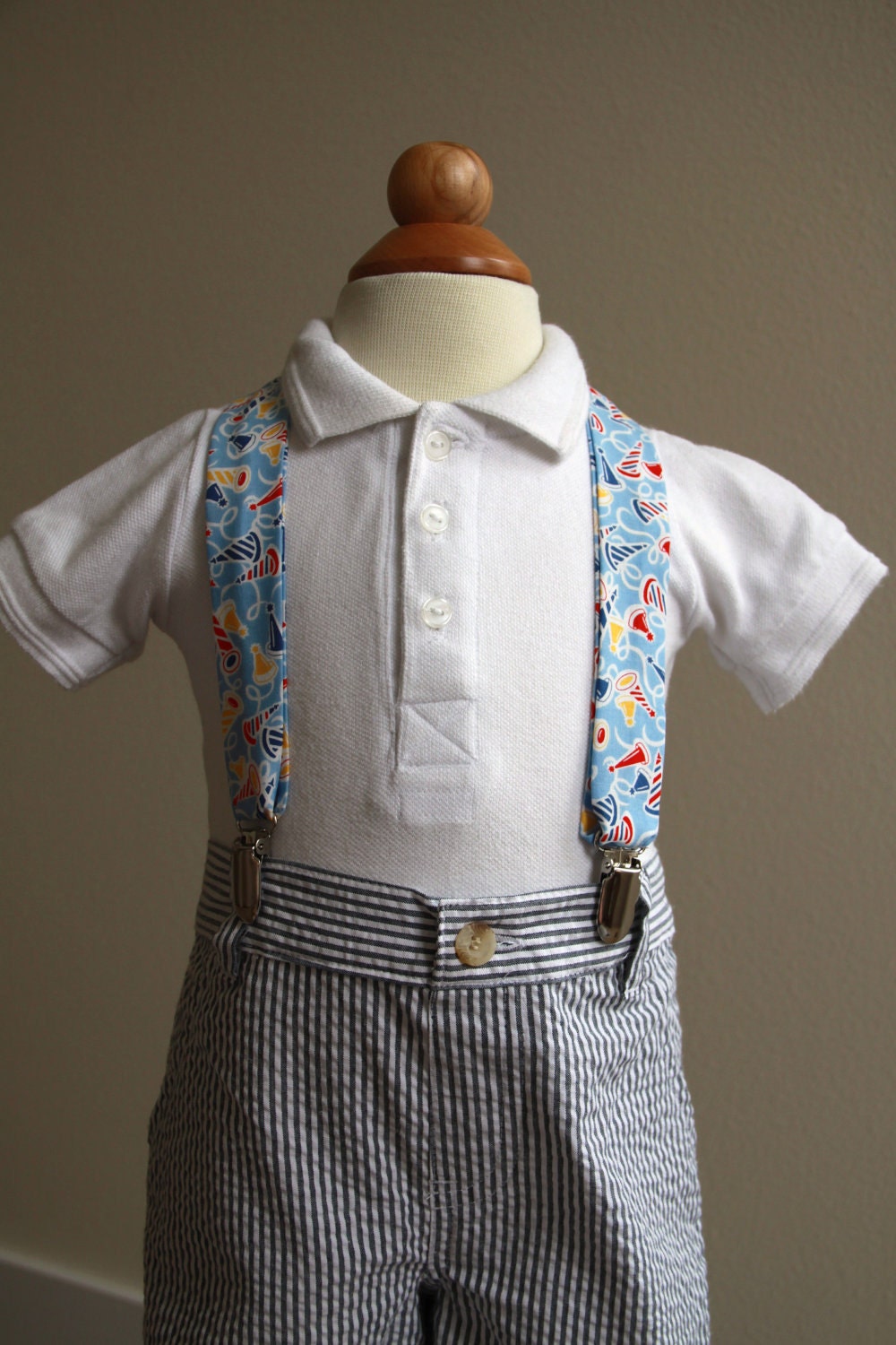 Adjustable Suspenders with a Retro Party Hat Print