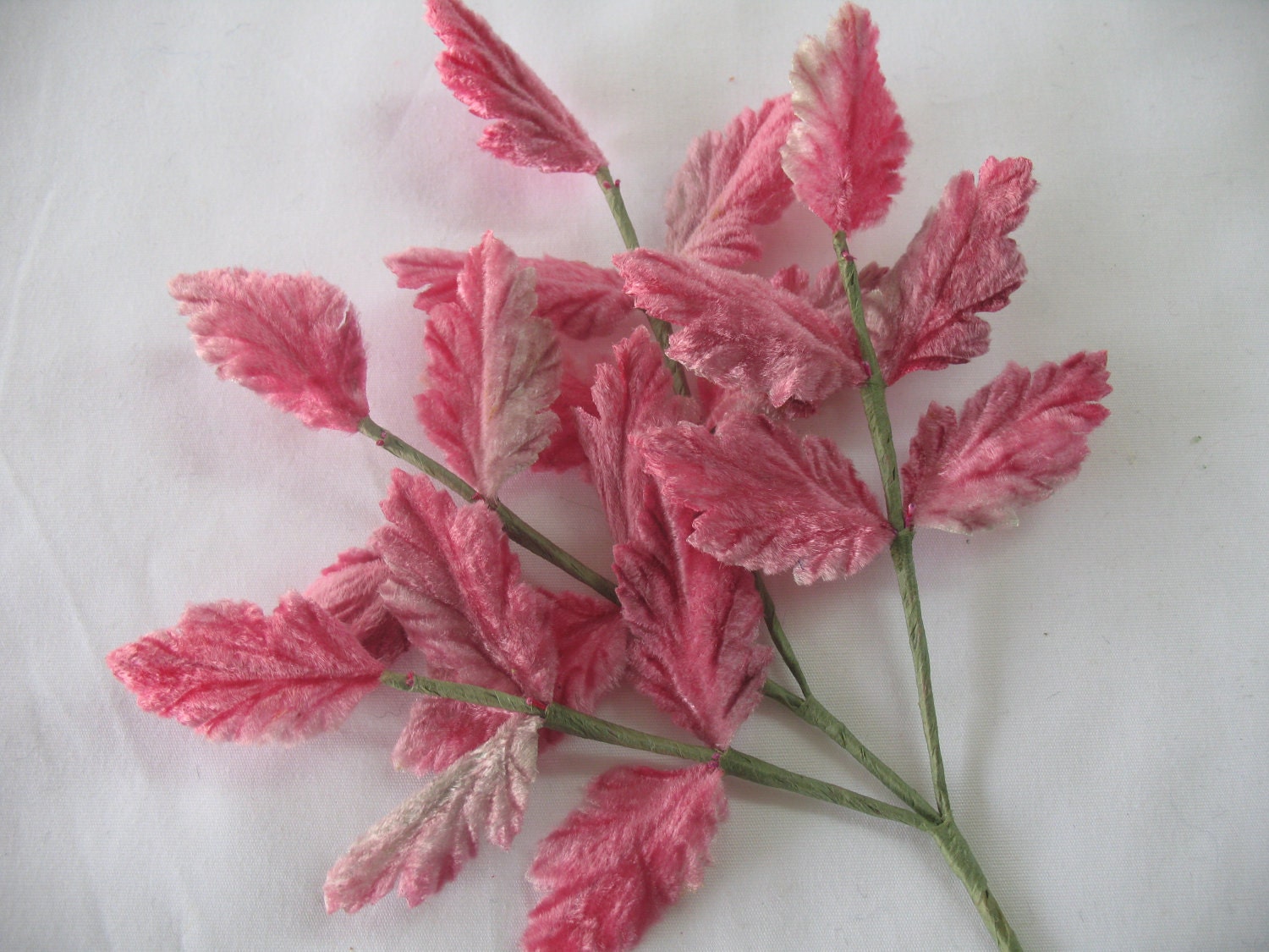 VINTAGE GERMAN bouquet of velvet leaves in pink.