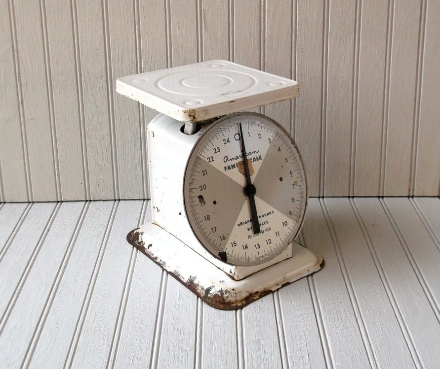 vintage american family kitchen scale - white and rust