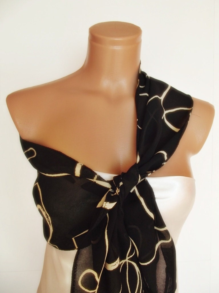 Black and cream scarf