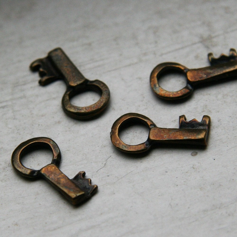 2 pcs Copper plated with brown patina Vintage Key CPC001