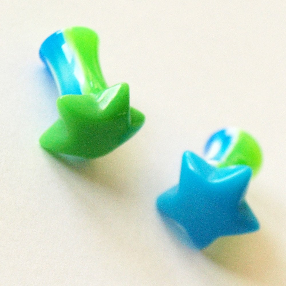 8g 3mm Blue Green Star Saddle Plugs 80s trend Bright Acrylic gauge piercing streched lobes body art chic fun fashion scene
