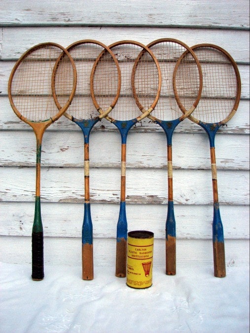 Vintage Badminton Racquets Wooden Set of 5, Shuttlecocks in Can 3