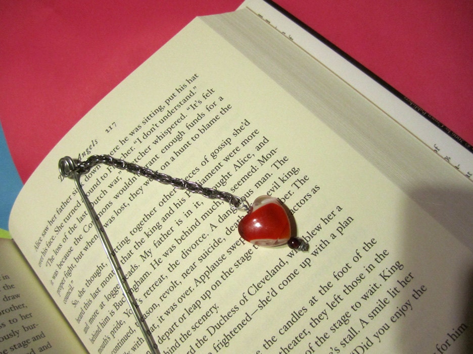 Wire Bookmark with Glass Heart on a Chain