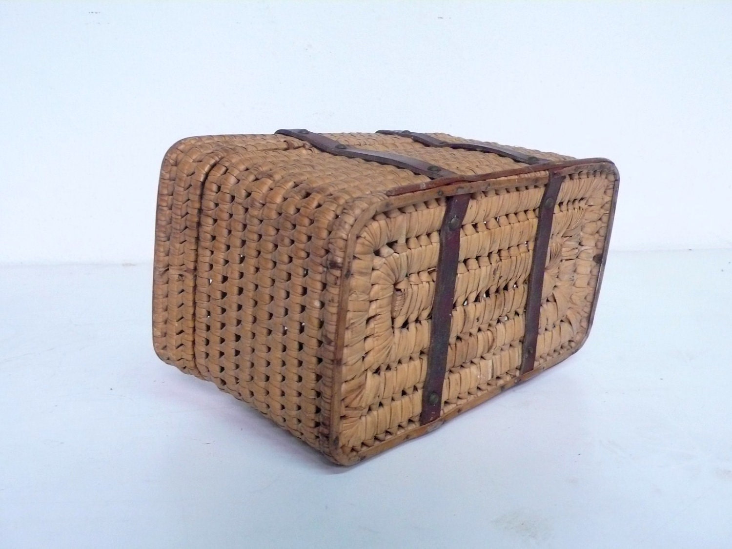 Antique art nouveau picnic basket