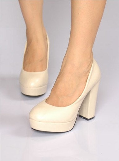SALE 20% Beautiful Vintage Apricot Plataform Pumps Shoes 38