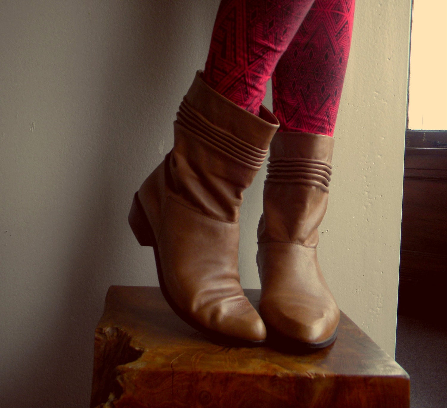 Etienne Aigner pull on leather boot Size 8/ 8.5