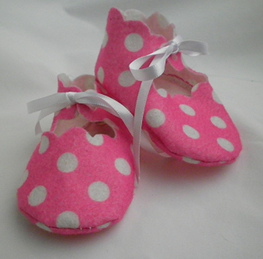 Pink and white polka dot baby booties newborn to 3 months