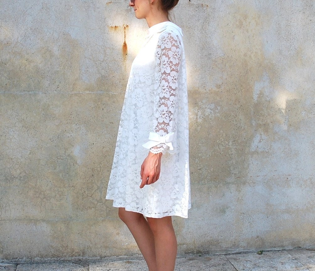 Vintage mod white lace dress - 1960s Twiggy cocktail dress - 60s retro tent mini dress- medium
