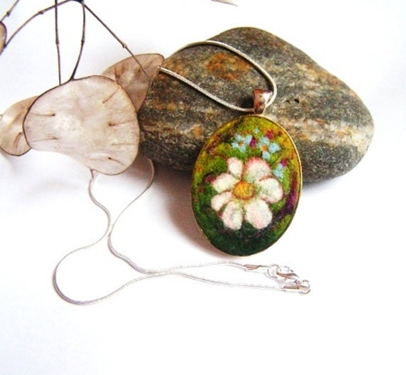 Felt Pendant Necklace with Chamomile