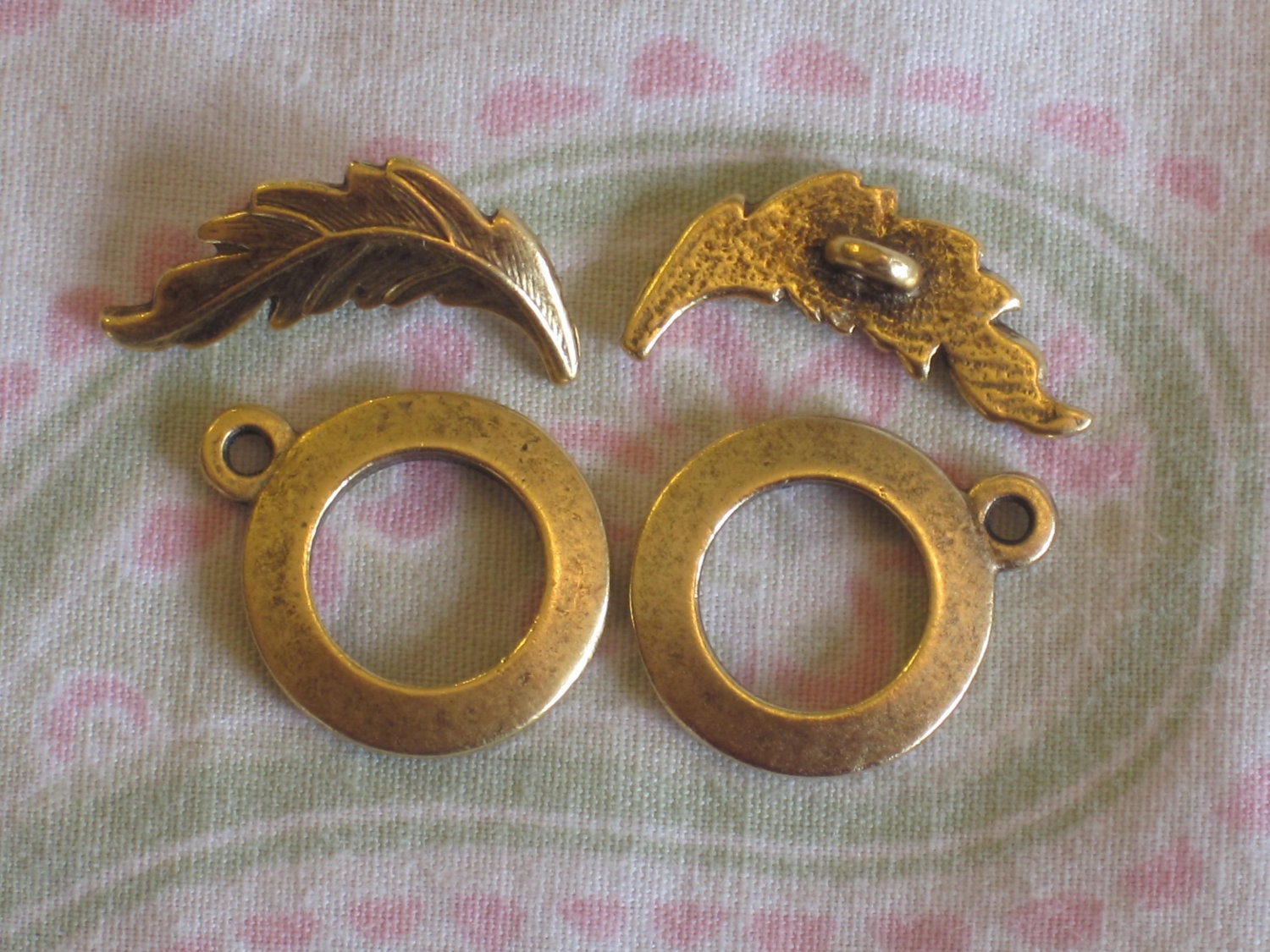 Leaf Toggle Clasp Set - Toggle with Leaves - Antique Gold - Accenti - Nunn Design