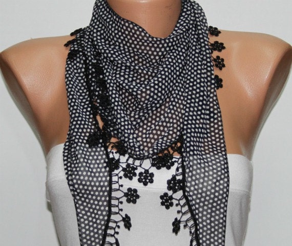 Polka dot Scarf - Cowl with Lace Edge