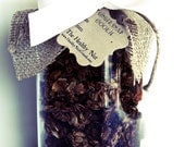 Gingersnap Cookie Gourmet Granola Gift Jar - All natural & vegan - almonds, ginger, molasses, oats 1 Qt jar