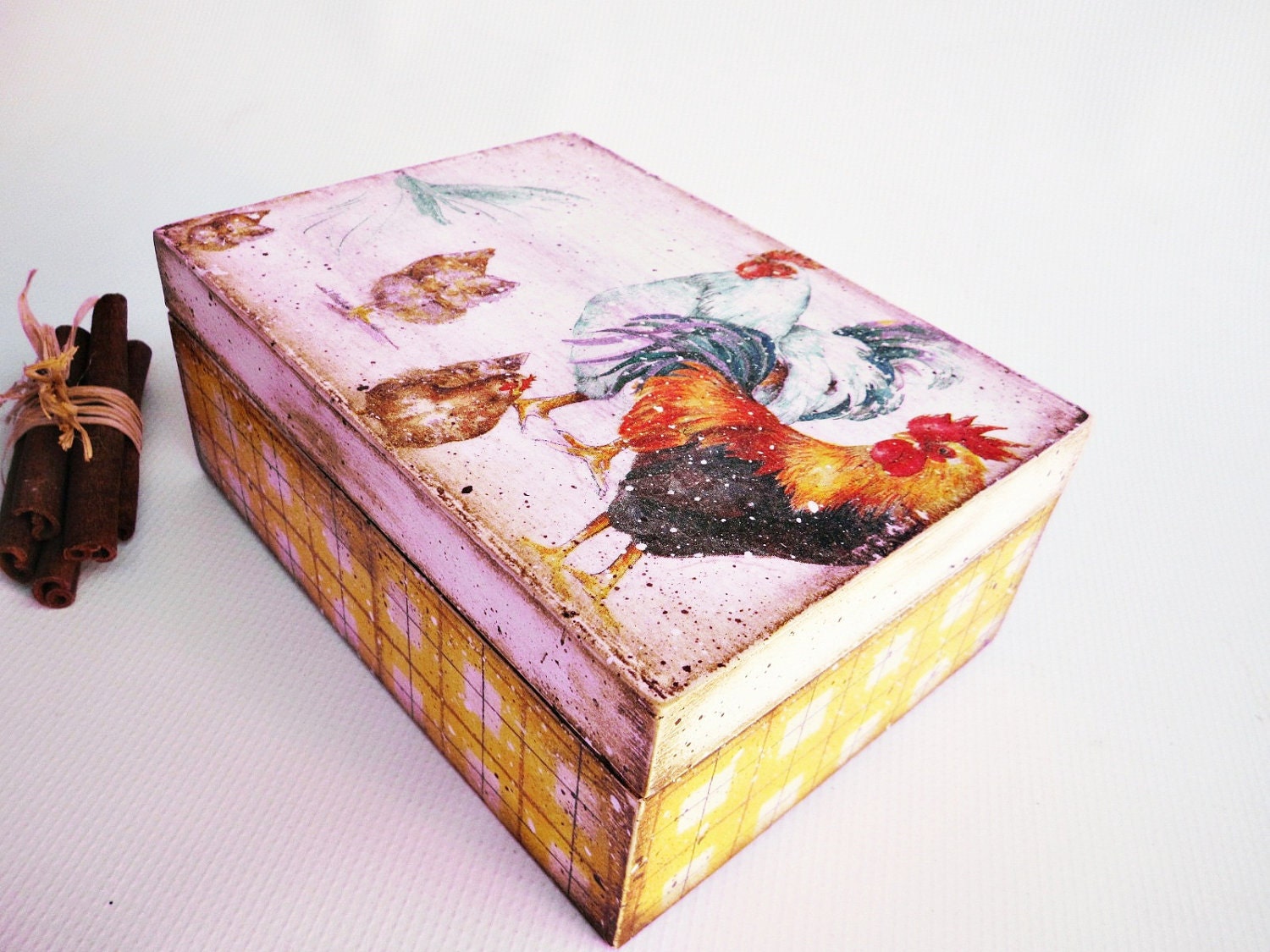 COUNTRY CHARM - Vintage look  Wooden Spice/Herbs/Tea Box