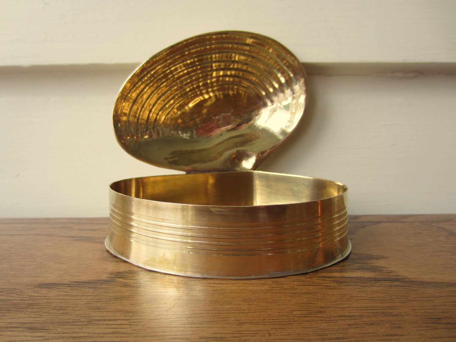 Vintage shell trinket box.  Brass shell box.  Brass desk accessory.  Brass organizer.