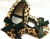 Leopard Baby Booties - baby shoes - Crib shoes