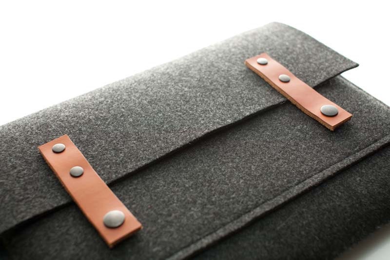 MacBook Air Case 13 / MacBook AIR Sleeve 13 - made of anthracite felt and cow leather. Very protectiv fit well macbook air 13 inch (Anthrud)