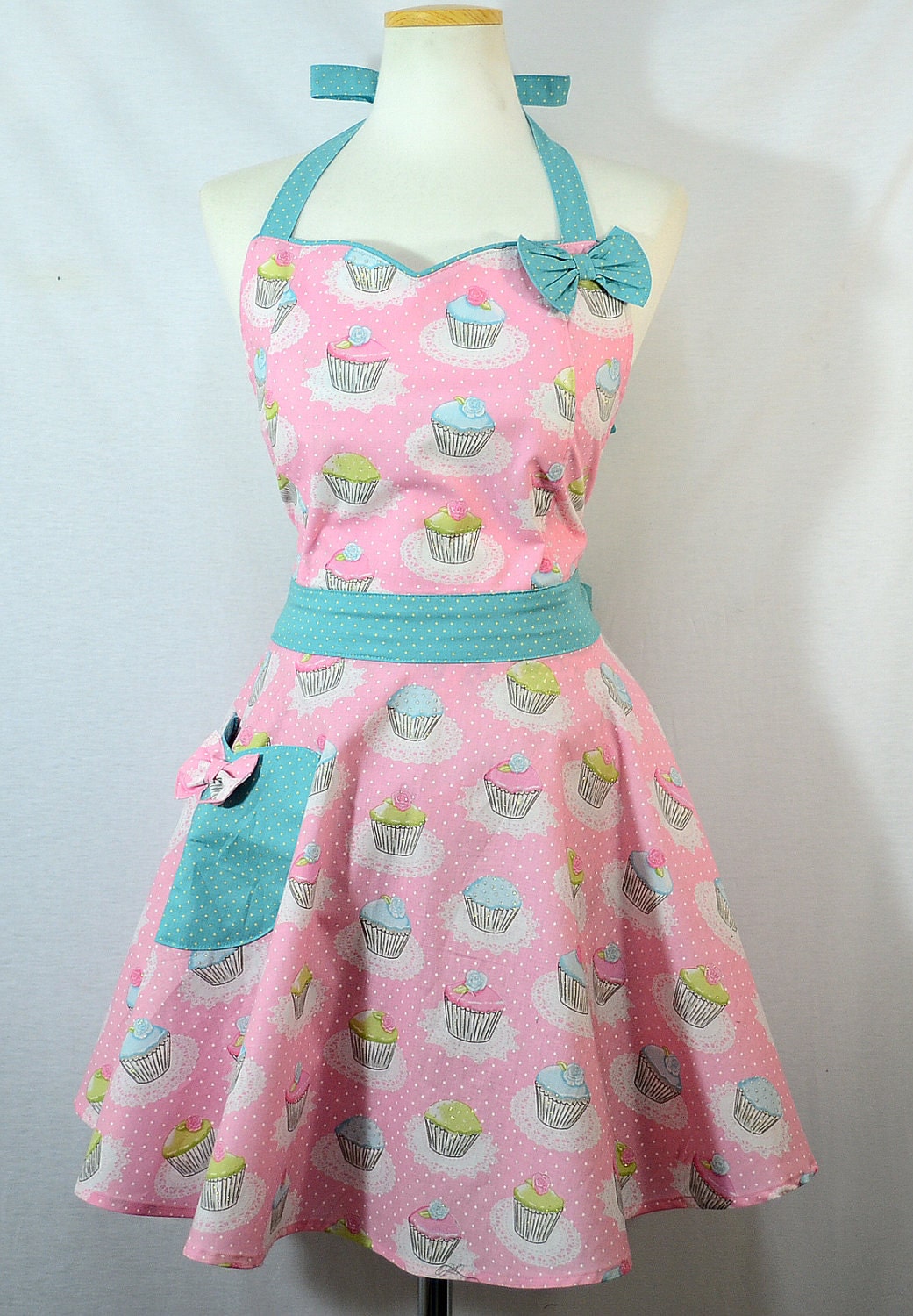 Cupcake With Ribbon Apron