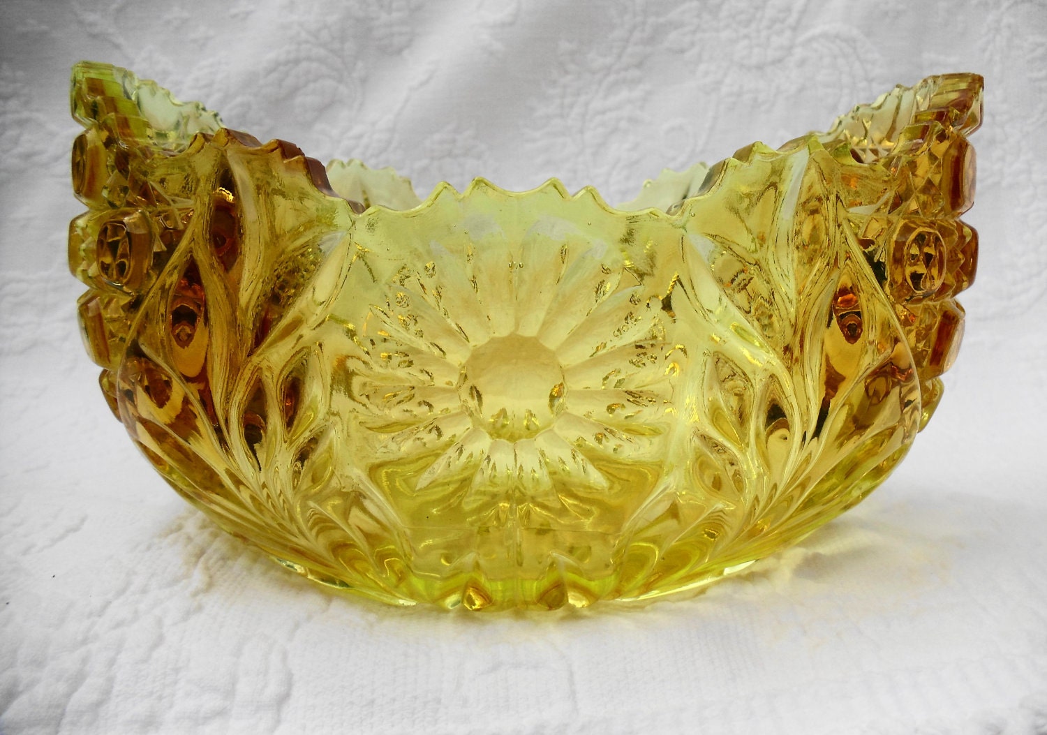 VINTAGE Beautiful Yellow Amber Depression Glass Sawtooth Bowl