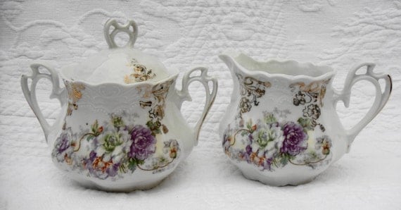 VINTAGE Rose Design Creamer And Sugar Set