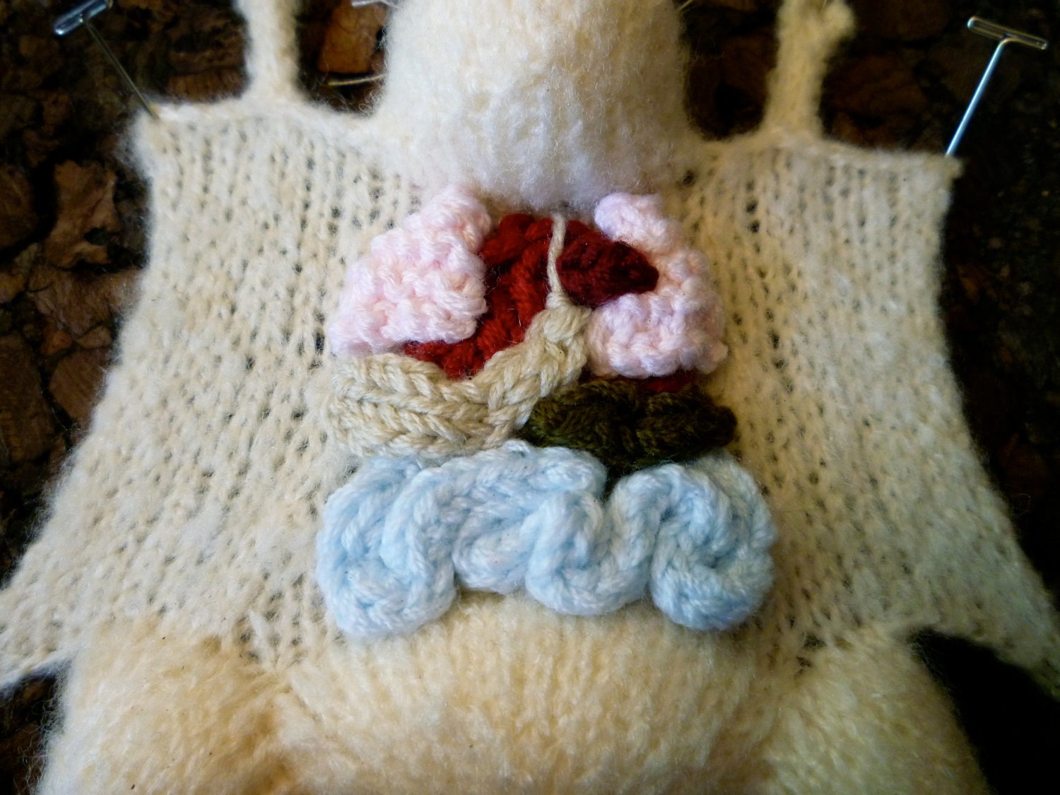 VEGAN Knitted Lab Rat, dark cork background